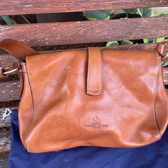 Dooney & Bourke shoulder lock bag - Picture 4 of 7